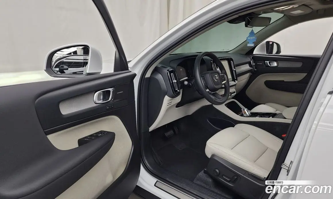 Volvo XC40 2024 2.0 автомат (гидро), фото 13 Volvo XC40 2024 2.0 автомат (гидро), фото 13