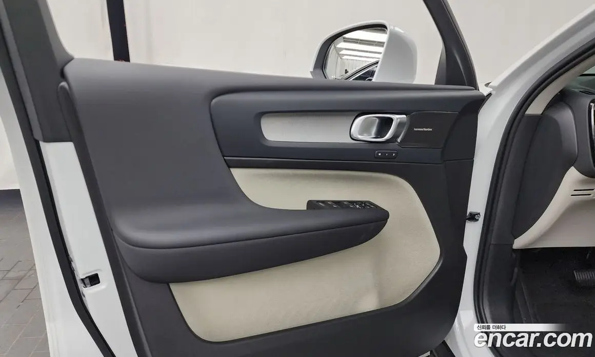Volvo XC40 2024 2.0 автомат (гидро), фото 14 Volvo XC40 2024 2.0 автомат (гидро), фото 14
