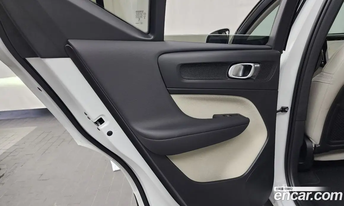 Volvo XC40 2024 2.0 автомат (гидро), фото 15 Volvo XC40 2024 2.0 автомат (гидро), фото 15