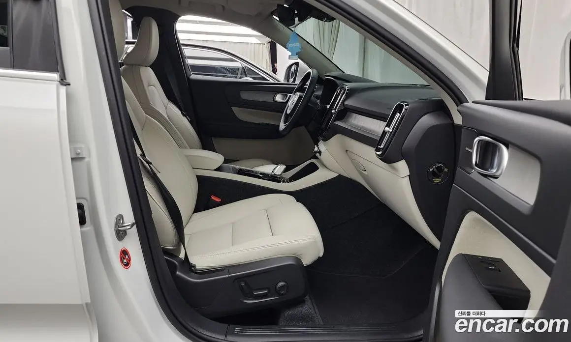 Volvo XC40 2024 2.0 автомат (гидро), фото 16 Volvo XC40 2024 2.0 автомат (гидро), фото 16