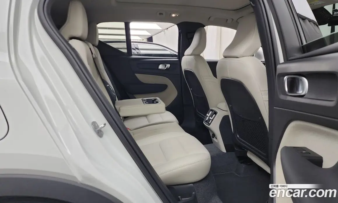 Volvo XC40 2024 2.0 автомат (гидро), фото 17 Volvo XC40 2024 2.0 автомат (гидро), фото 17