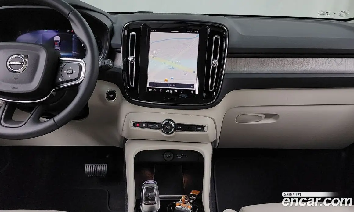 Volvo XC40 2024 2.0 автомат (гидро), фото 20 Volvo XC40 2024 2.0 автомат (гидро), фото 20