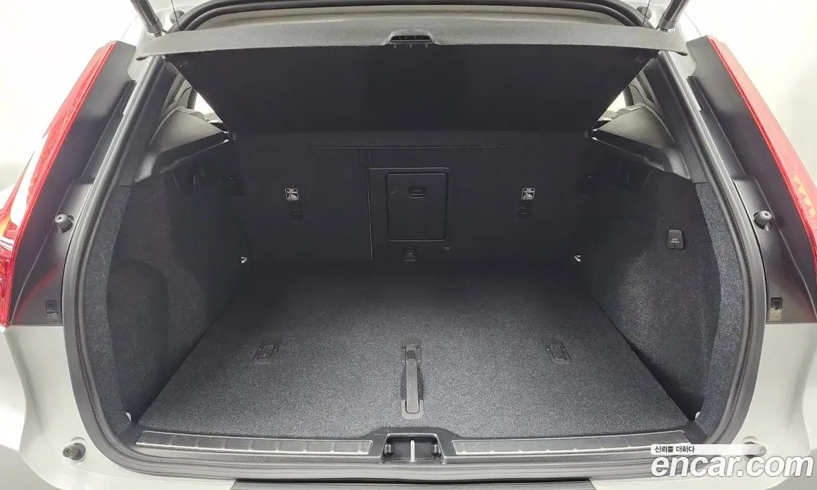 Volvo XC40 2024 2.0 автомат (гидро), фото 26 Volvo XC40 2024 2.0 автомат (гидро), фото 26