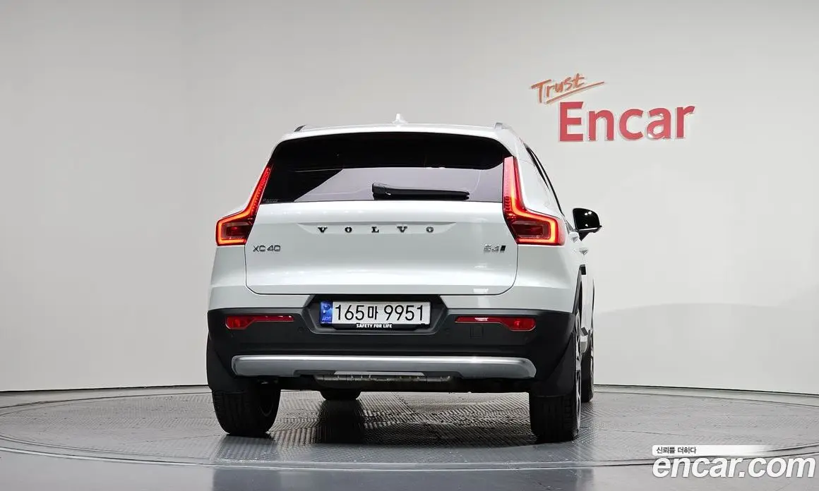 Volvo XC40 2024 2.0 автомат (гидро), фото 4 Volvo XC40 2024 2.0 автомат (гидро), фото 4