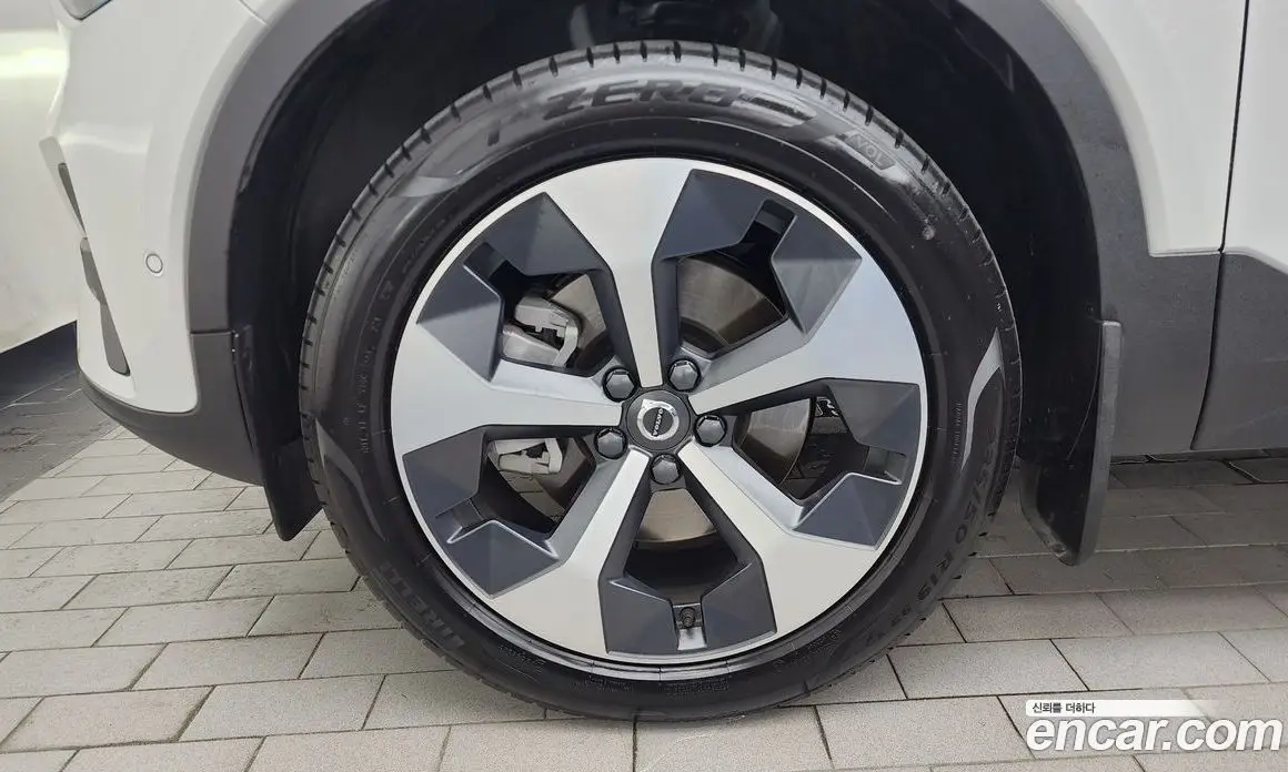 Volvo XC40 2024 2.0 автомат (гидро), фото 5 Volvo XC40 2024 2.0 автомат (гидро), фото 5