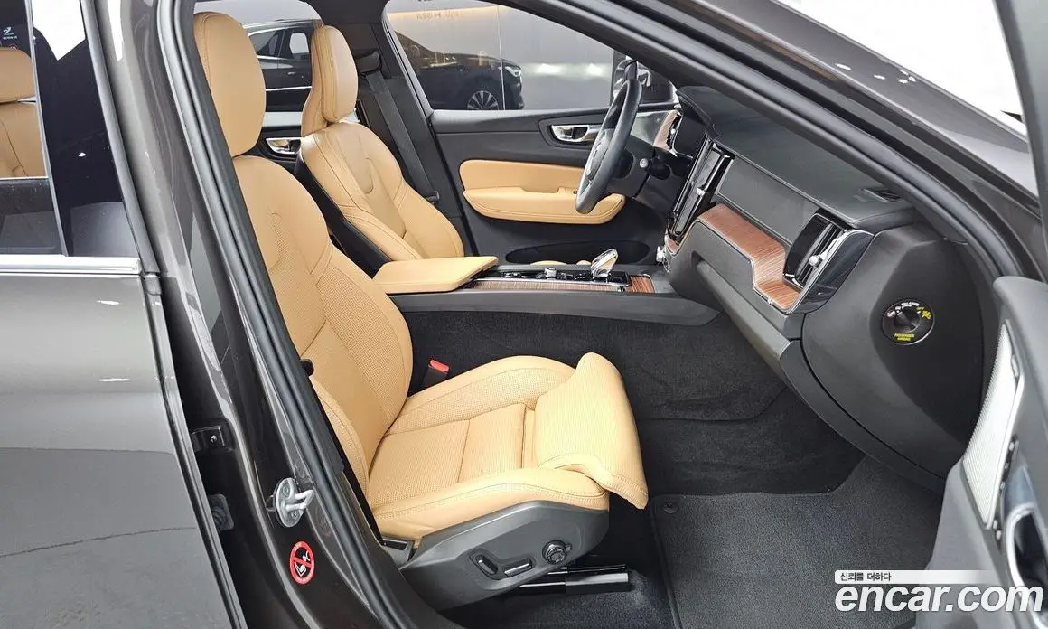 Volvo XC60 2023 2.0 автомат (гидро), фото 13 Volvo XC60 2023 2.0 автомат (гидро), фото 13
