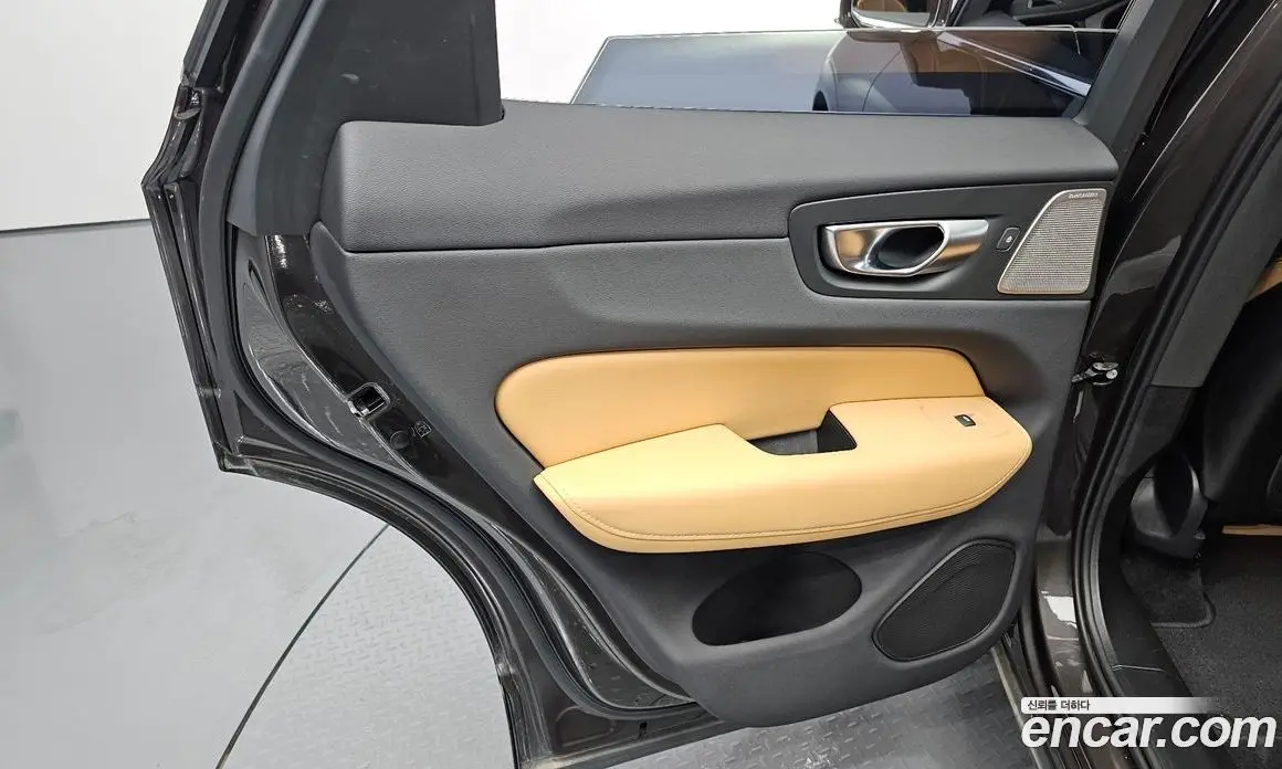 Volvo XC60 2023 2.0 автомат (гидро), фото 15 Volvo XC60 2023 2.0 автомат (гидро), фото 15