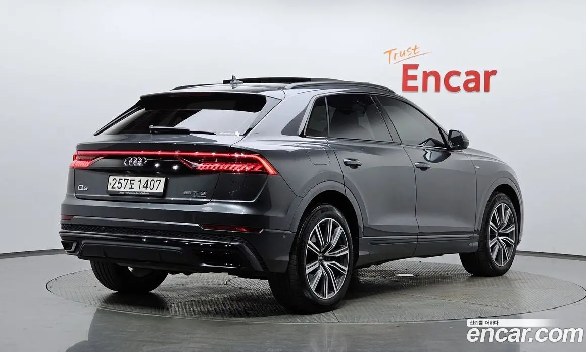 Audi Q8 2021 3.0 автомат (гидро), фото 1 Audi Q8 2021 3.0 автомат (гидро), фото 1