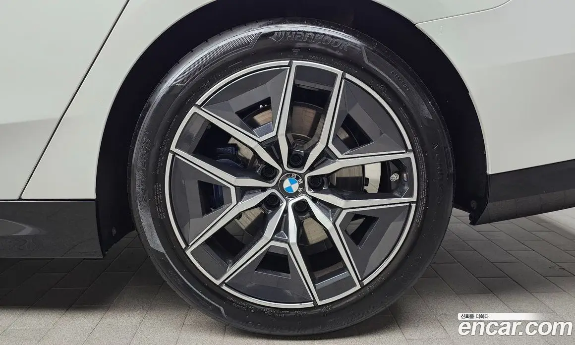 BMW 5 серия 2025 2.0 автомат (гидро), фото 7