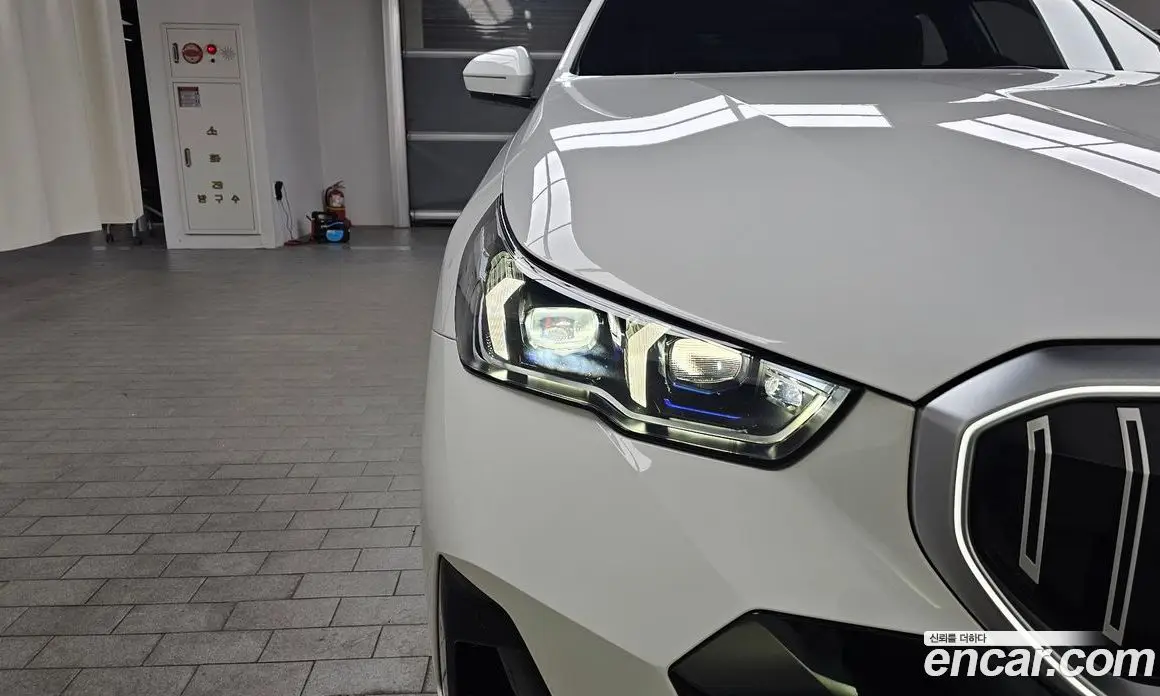 BMW 5 серия 2025 2.0 автомат (гидро), фото 8