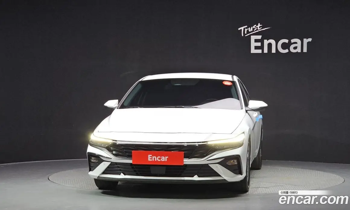 Hyundai Avante 2023 1.6 автомат (гидро), фото 3