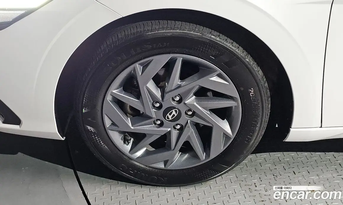 Hyundai Avante 2023 1.6 автомат (гидро), фото 5