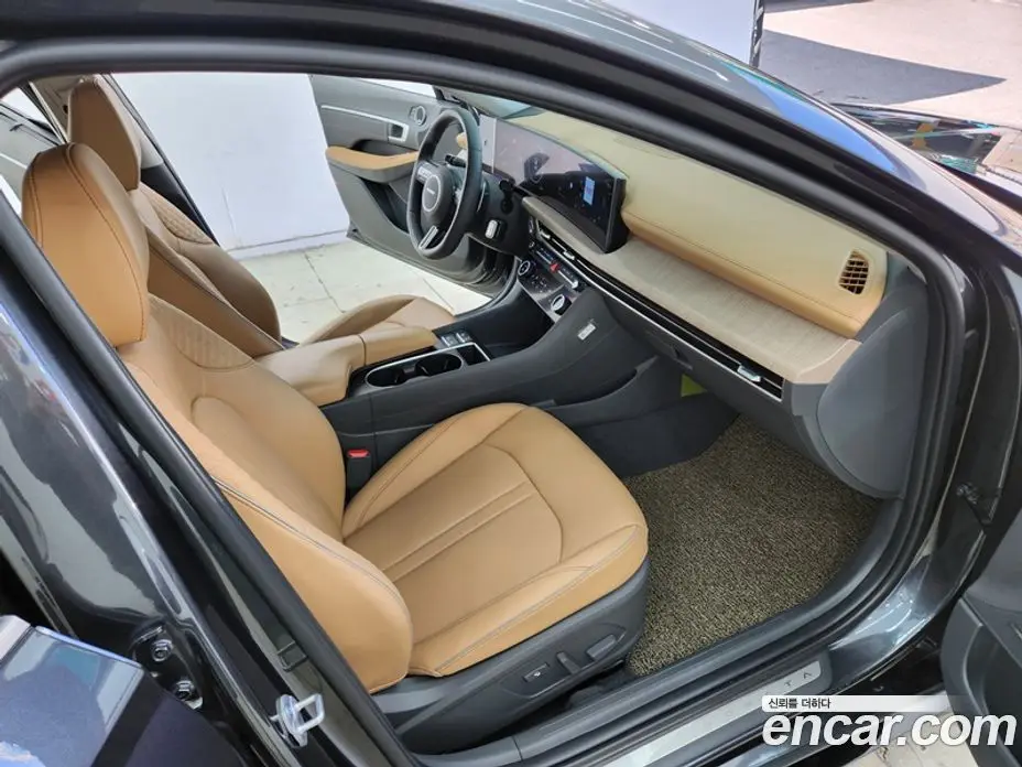 Hyundai Sonata 2023 1.6 автомат (гидро), фото 13