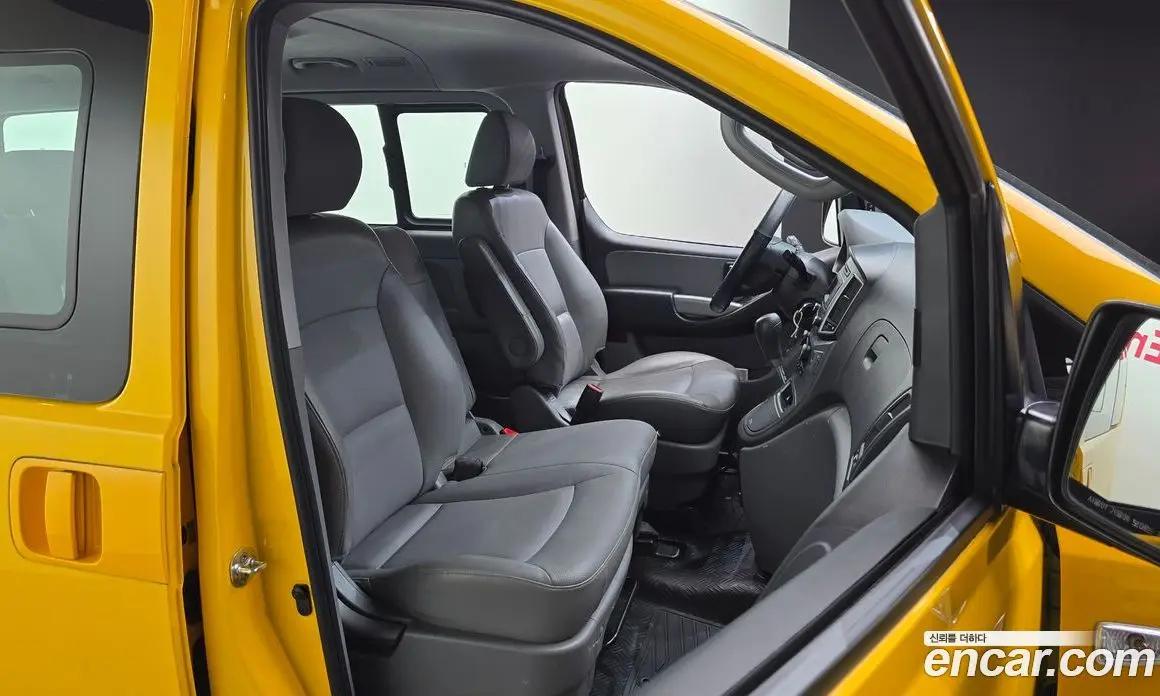 Hyundai Starex 2016 2.5 автомат (гидро), фото 12 Hyundai Starex 2016 2.5 автомат (гидро), фото 12