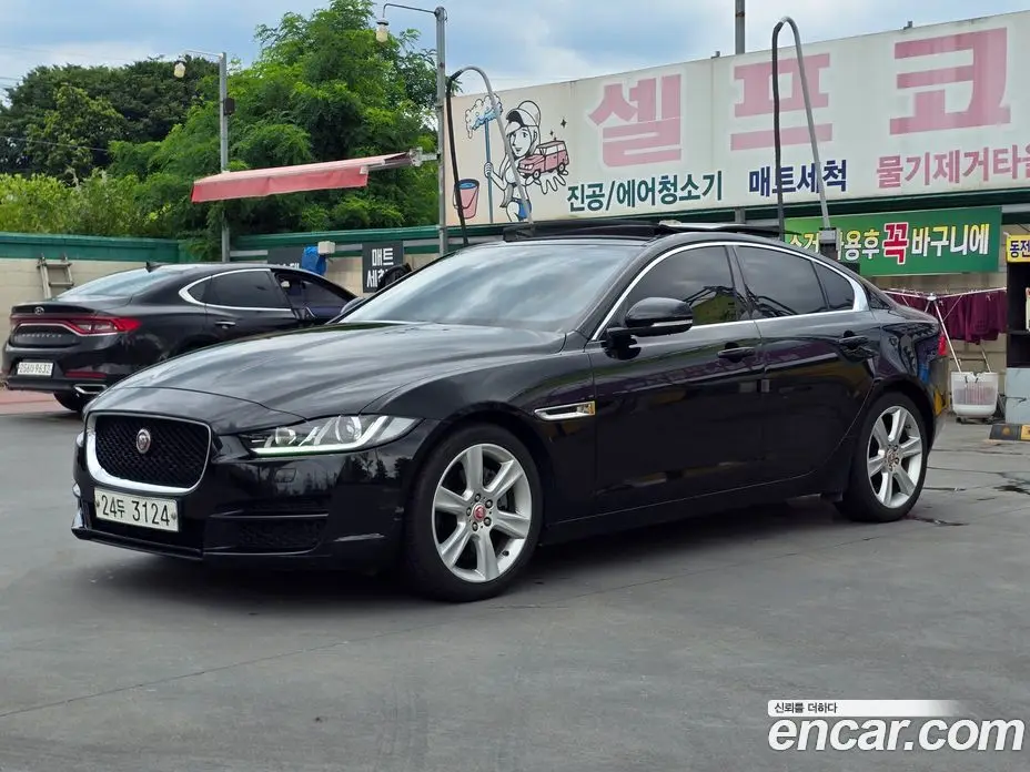 Jaguar XE 2017 2.0 автомат (гидро), фото 1 Jaguar XE 2017 2.0 автомат (гидро), фото 1