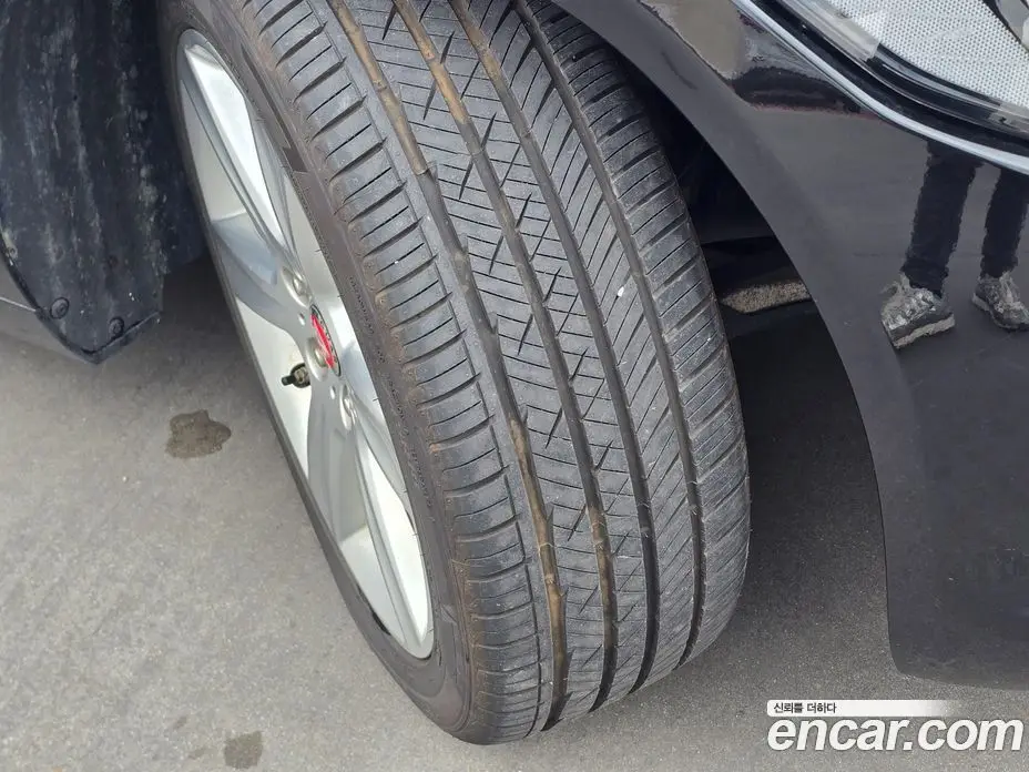 Jaguar XE 2017 2.0 автомат (гидро), фото 18 Jaguar XE 2017 2.0 автомат (гидро), фото 18