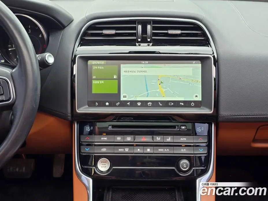Jaguar XE 2017 2.0 автомат (гидро), фото 19 Jaguar XE 2017 2.0 автомат (гидро), фото 19