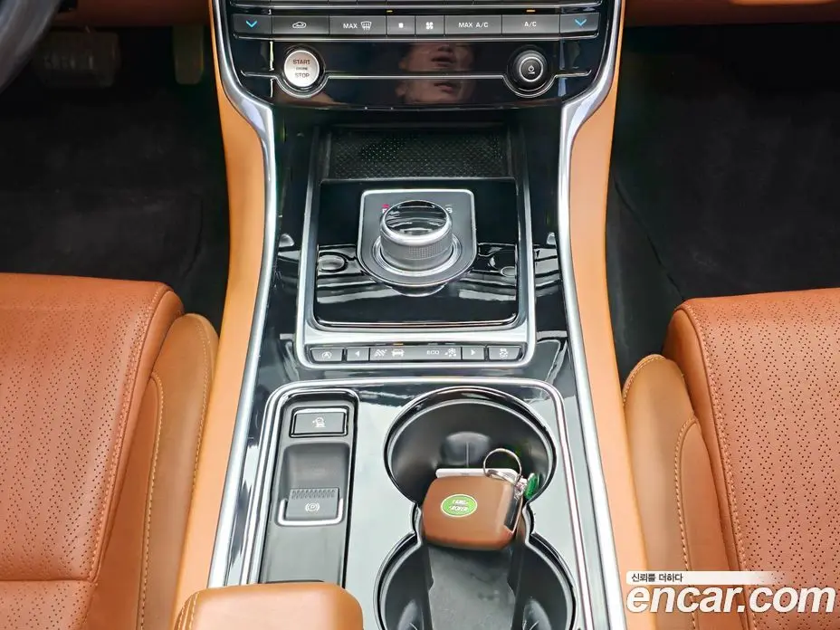 Jaguar XE 2017 2.0 автомат (гидро), фото 20 Jaguar XE 2017 2.0 автомат (гидро), фото 20