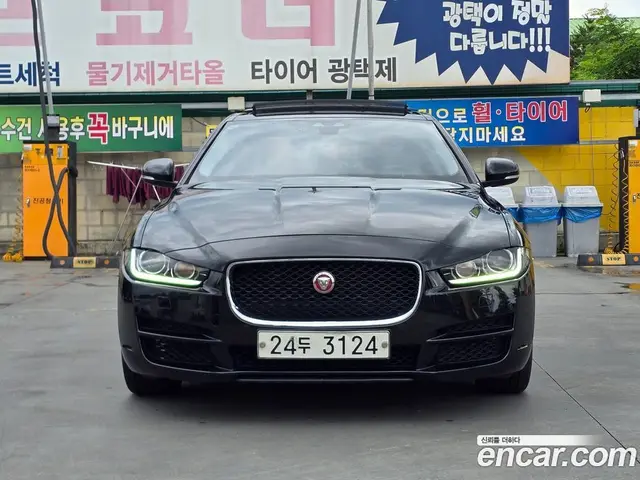 Jaguar XE 2017 2.0 автомат (гидро), миниатюра 3 Jaguar XE 2017 2.0 автомат (гидро), миниатюра 3
