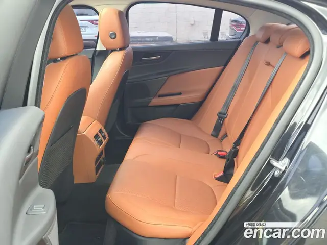 Jaguar XE 2017 2.0 автомат (гидро), миниатюра 8 Jaguar XE 2017 2.0 автомат (гидро), миниатюра 8