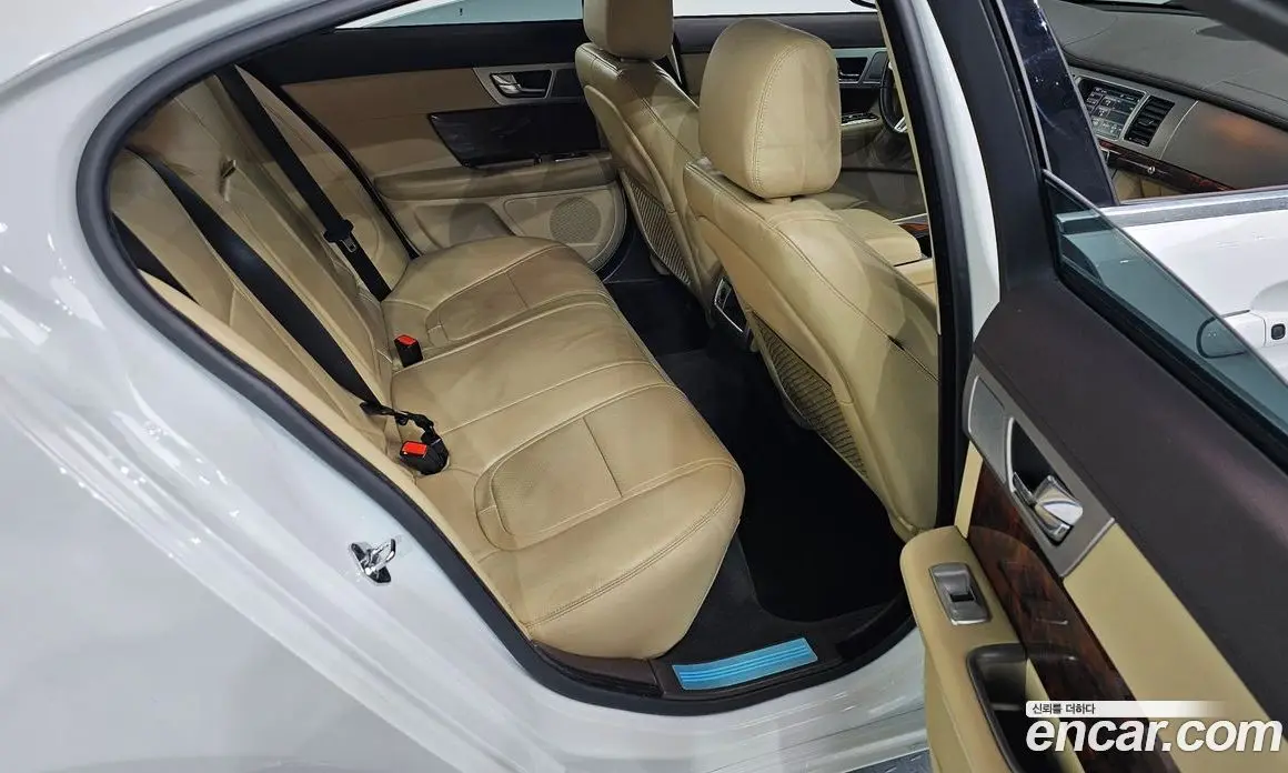 Jaguar XF 2015 2.2 автомат (гидро), фото 11 Jaguar XF 2015 2.2 автомат (гидро), фото 11