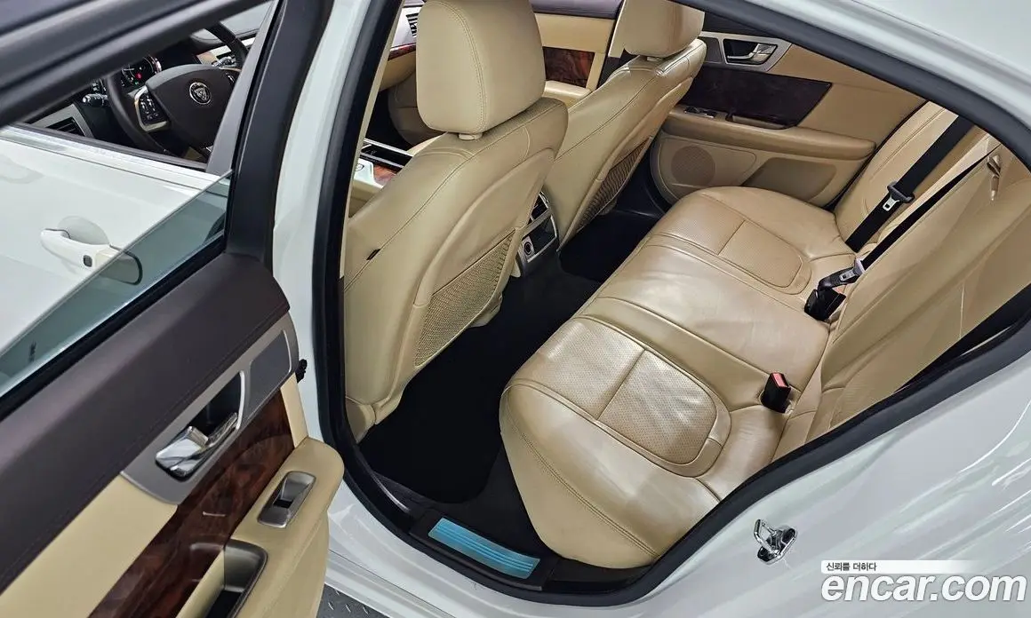 Jaguar XF 2015 2.2 автомат (гидро), фото 12 Jaguar XF 2015 2.2 автомат (гидро), фото 12