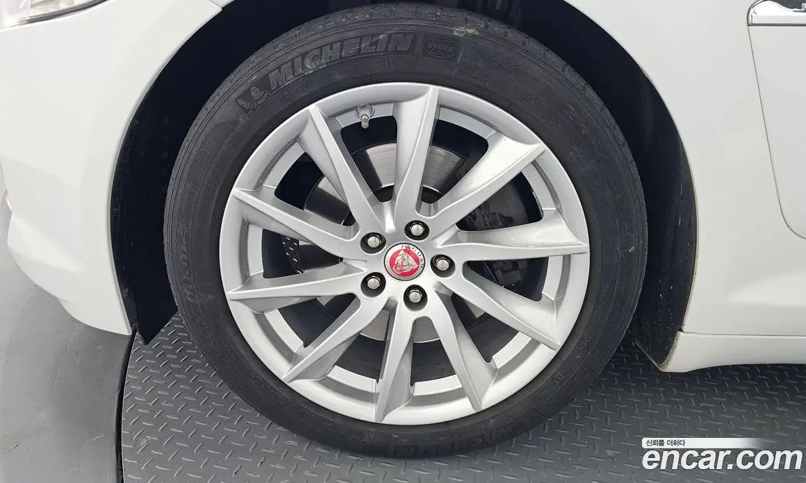 Jaguar XF 2015 2.2 автомат (гидро), фото 5 Jaguar XF 2015 2.2 автомат (гидро), фото 5