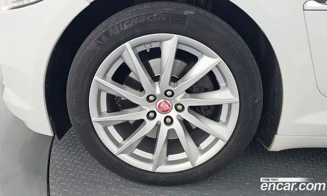 Jaguar XF 2015 2.2 автомат (гидро), миниатюра 5 Jaguar XF 2015 2.2 автомат (гидро), миниатюра 5