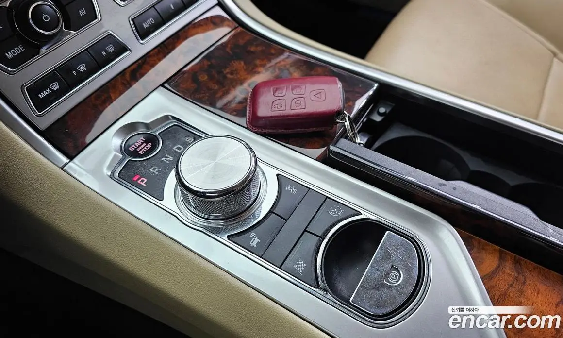 Jaguar XF 2015 2.2 автомат (гидро), фото 9 Jaguar XF 2015 2.2 автомат (гидро), фото 9