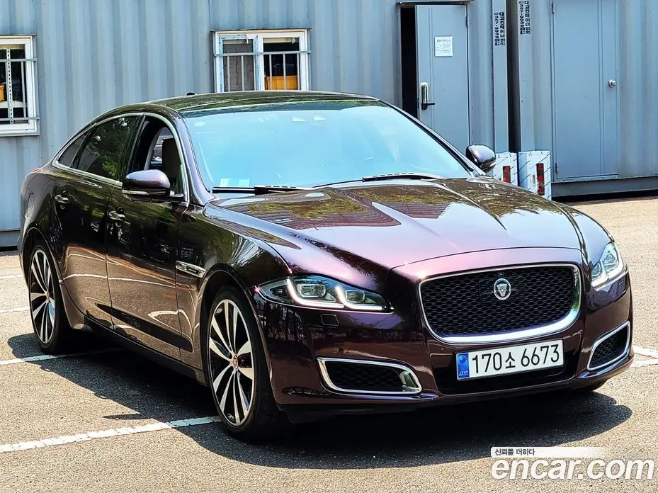 Jaguar XJ 2018 2.7 автомат (гидро), фото 2 Jaguar XJ 2018 2.7 автомат (гидро), фото 2