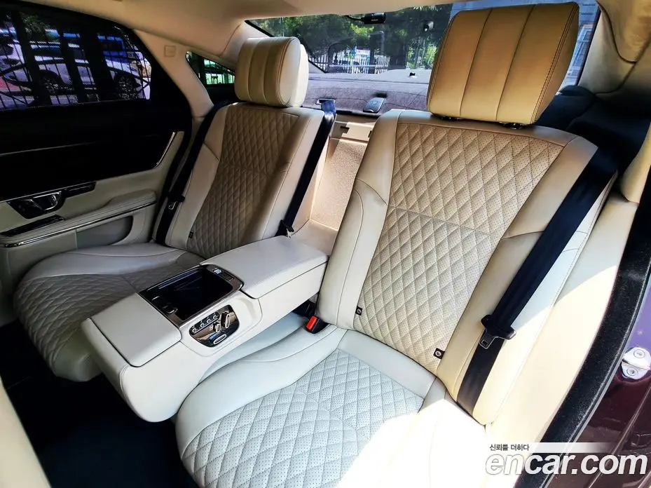 Jaguar XJ 2018 2.7 автомат (гидро), фото 15 Jaguar XJ 2018 2.7 автомат (гидро), фото 15