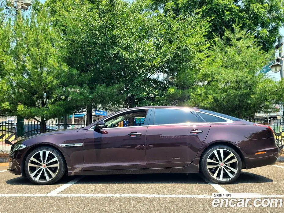 Jaguar XJ 2018 2.7 автомат (гидро), фото 8 Jaguar XJ 2018 2.7 автомат (гидро), фото 8