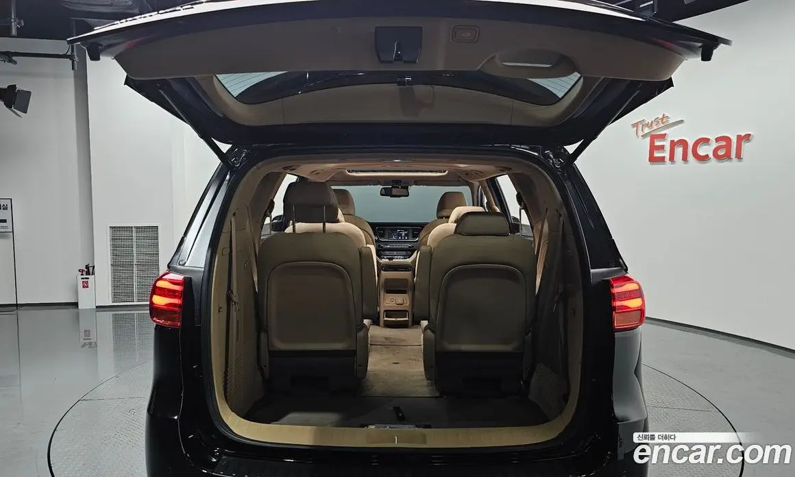 Kia Carnival 2018 2.2 автомат (гидро), фото 33 Kia Carnival 2018 2.2 автомат (гидро), фото 33