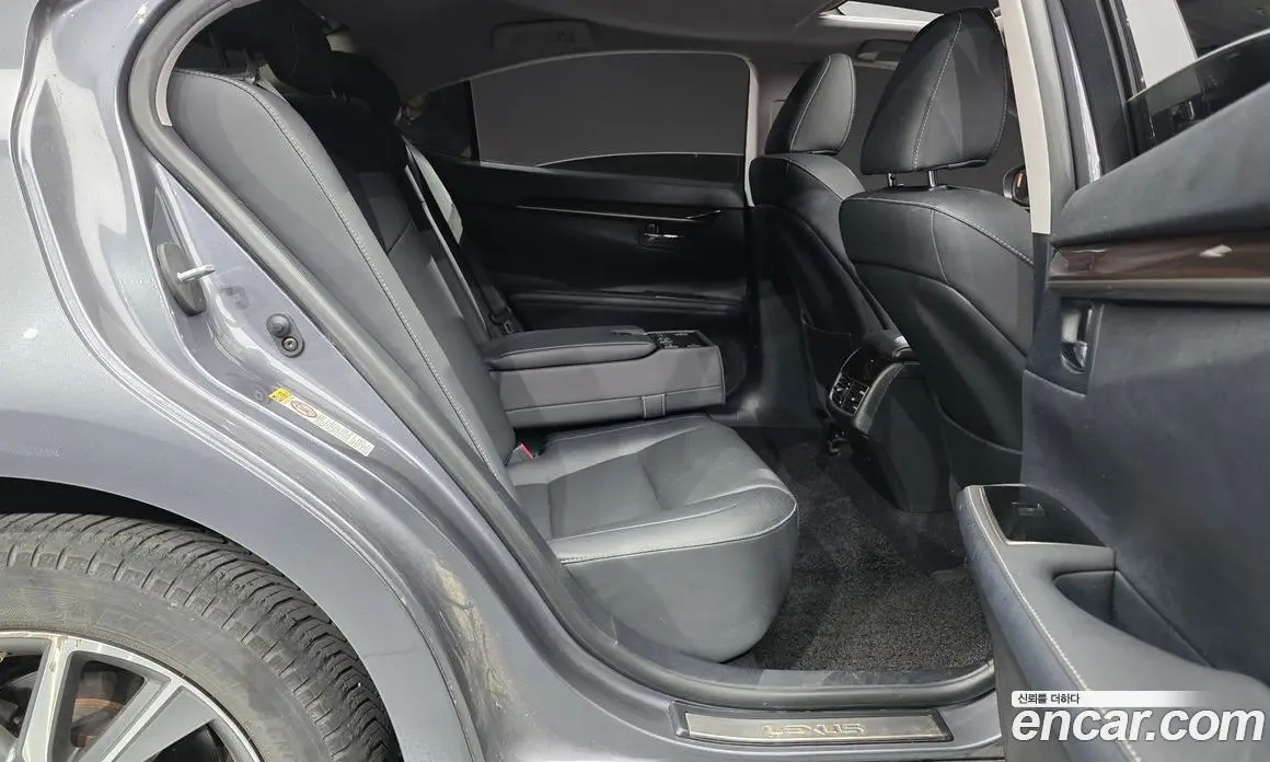 Lexus ES 2017 2.5 автомат (гидро), фото 12 Lexus ES 2017 2.5 автомат (гидро), фото 12