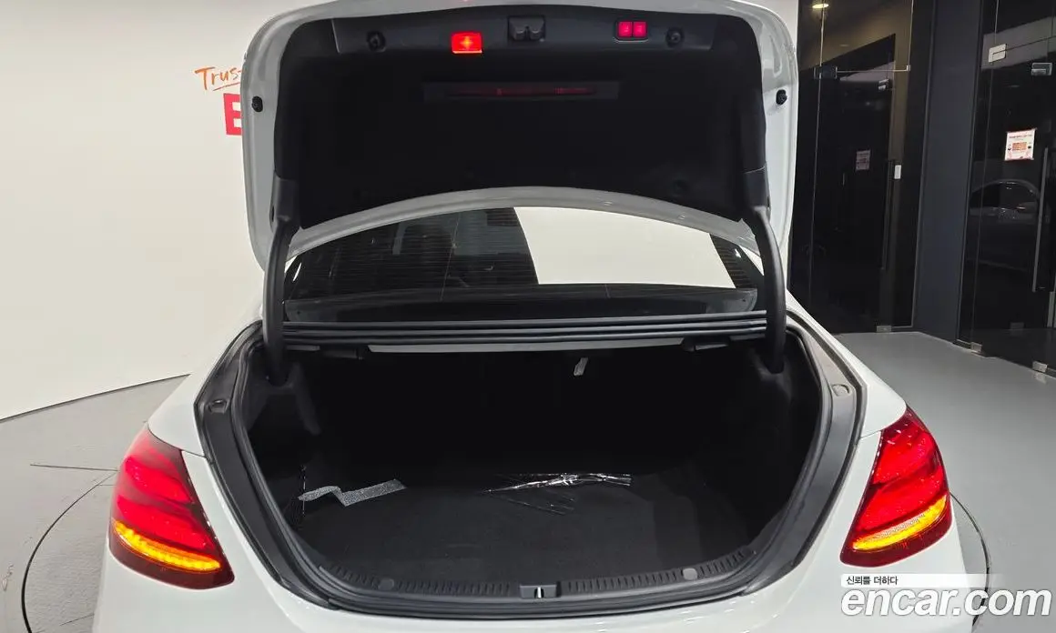 Mercedes-Benz E-Class 2019 2.0 автомат (гидро), фото 26 Mercedes-Benz E-Class 2019 2.0 автомат (гидро), фото 26