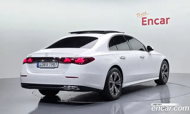 Mercedes-Benz E-Class 2025 2.0 автомат (гидро), миниатюра 2