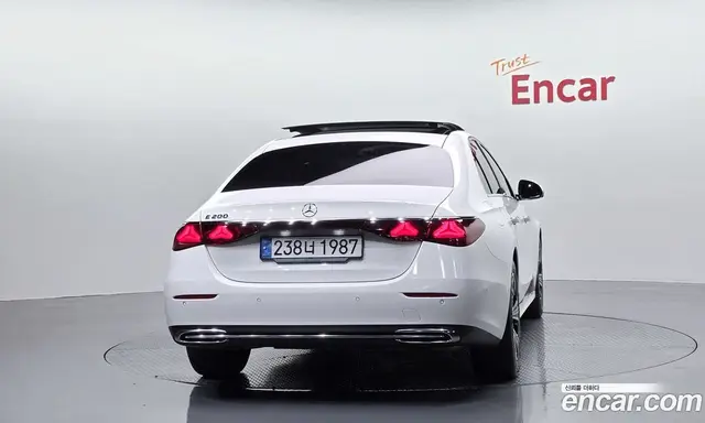 Mercedes-Benz E-Class 2025 2.0 автомат (гидро), миниатюра 4