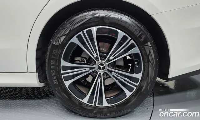 Mercedes-Benz E-Class 2025 2.0 автомат (гидро), миниатюра 7