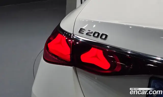 Mercedes-Benz E-Class 2025 2.0 автомат (гидро), миниатюра 9