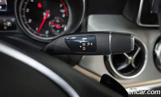 Mercedes-Benz GLA-Class 2019 2.0 автомат (гидро), миниатюра 12