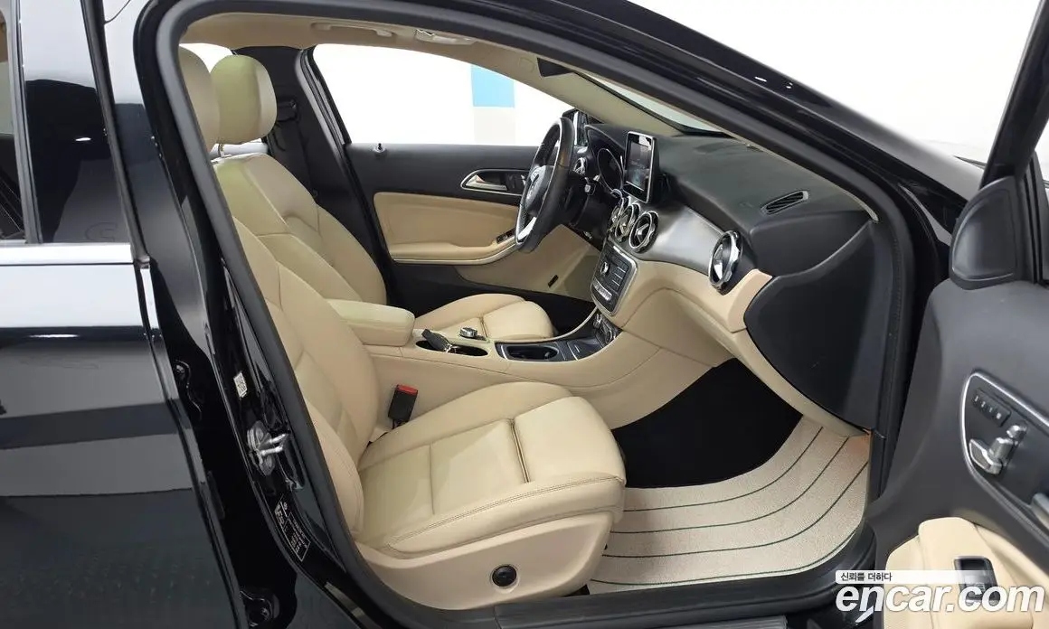 Mercedes-Benz GLA-Class 2019 2.0 автомат (гидро), фото 16 Mercedes-Benz GLA-Class 2019 2.0 автомат (гидро), фото 16