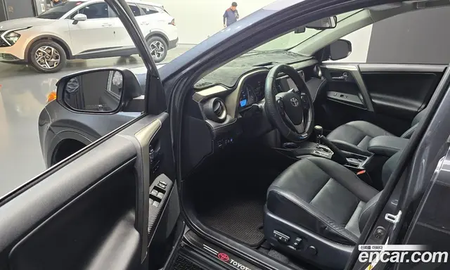Toyota RAV4 2015 2.5 автомат (гидро), миниатюра 10 Toyota RAV4 2015 2.5 автомат (гидро), миниатюра 10