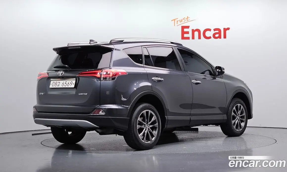 Toyota RAV4 2017 2.5 автомат (гидро), фото 2 Toyota RAV4 2017 2.5 автомат (гидро), фото 2