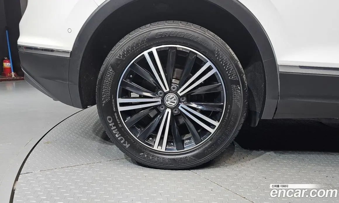 Volkswagen Tiguan 2018 2.0 автомат (гидро), фото 5 Volkswagen Tiguan 2018 2.0 автомат (гидро), фото 5