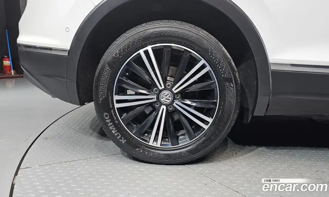 Volkswagen Tiguan 2018 2.0 автомат (гидро), миниатюра 5 Volkswagen Tiguan 2018 2.0 автомат (гидро), миниатюра 5