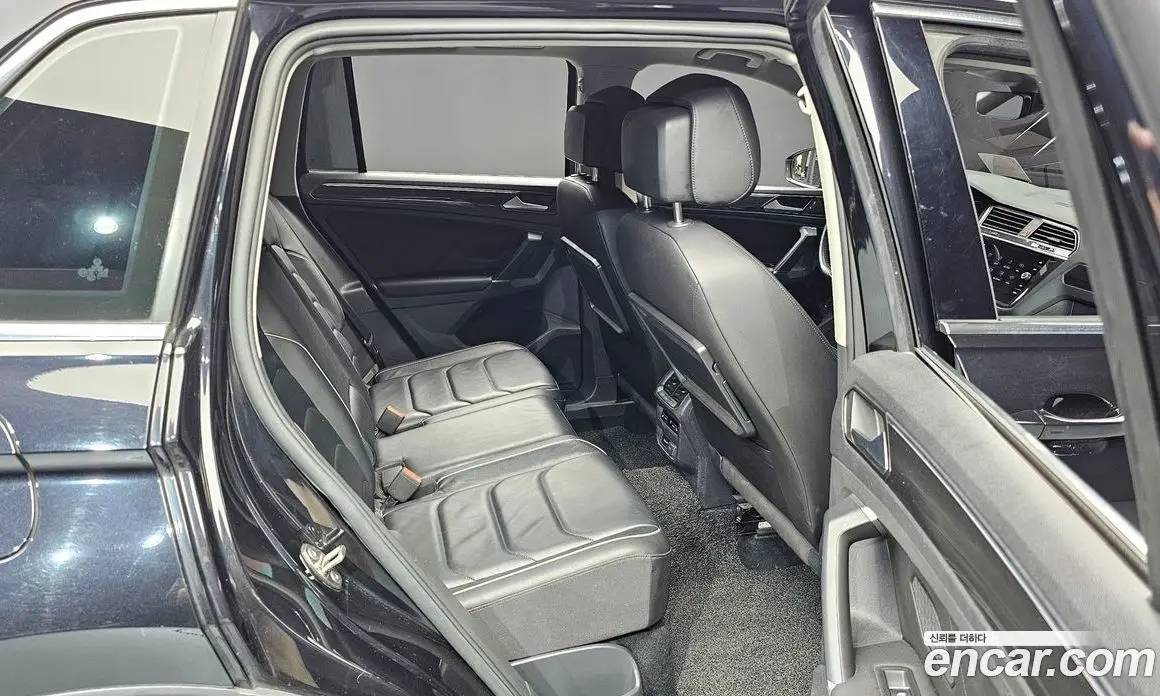 Volkswagen Tiguan 2018 2.0 автомат (гидро), фото 12 Volkswagen Tiguan 2018 2.0 автомат (гидро), фото 12