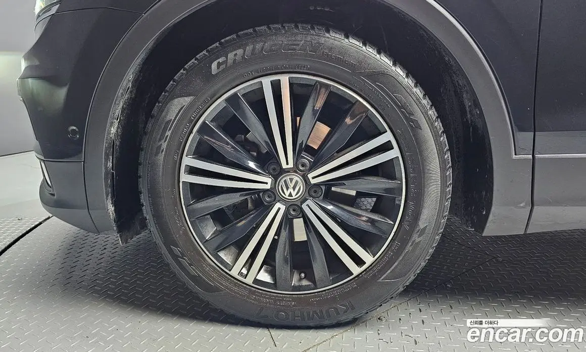 Volkswagen Tiguan 2018 2.0 автомат (гидро), фото 5 Volkswagen Tiguan 2018 2.0 автомат (гидро), фото 5