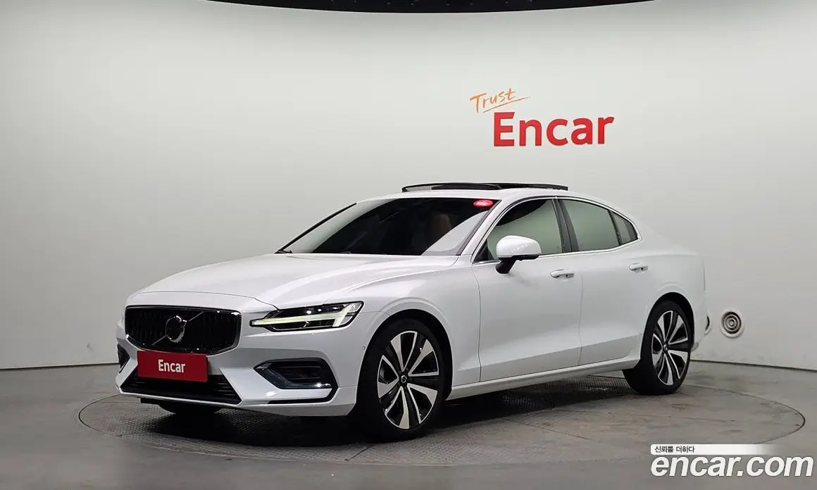 Volvo S60 2024 2.0 автомат (гидро), фото 1 Volvo S60 2024 2.0 автомат (гидро), фото 1