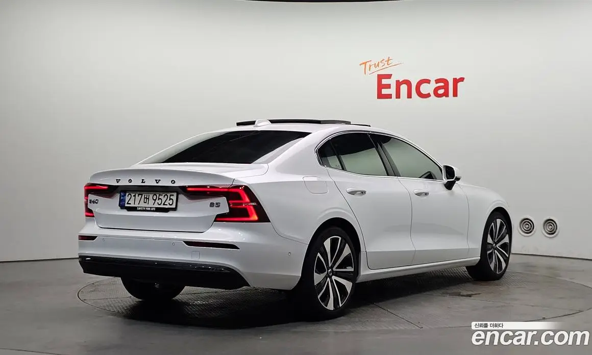 Volvo S60 2024 2.0 автомат (гидро), фото 2 Volvo S60 2024 2.0 автомат (гидро), фото 2