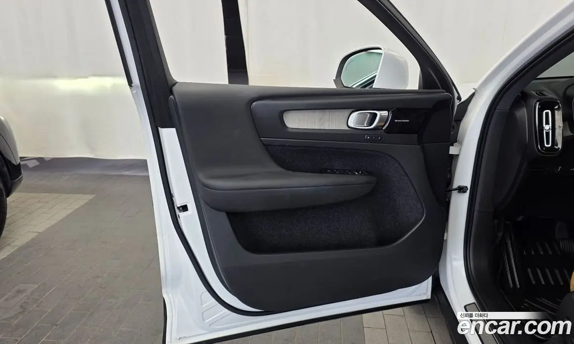 Volvo XC40 2020 2.0 автомат (гидро), фото 14 Volvo XC40 2020 2.0 автомат (гидро), фото 14